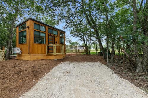 New Chic and Peaceful Tiny Home with FirePit - main image