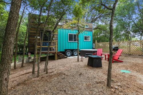 Stunning Modern Tiny Home with Grill - image 5