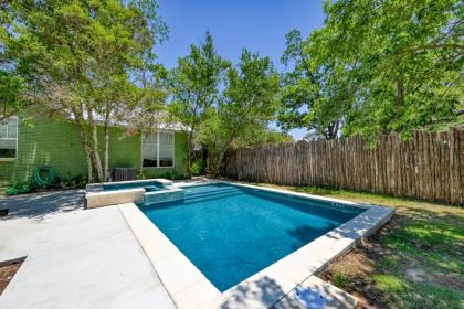 Gorgeous Home 2 Blks from Main St with Hottub and Firepit - image 11