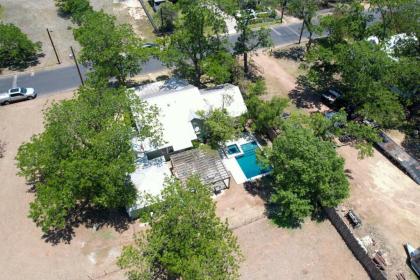 Gorgeous Home 2 Blks from Main St with Hottub and Firepit - image 4