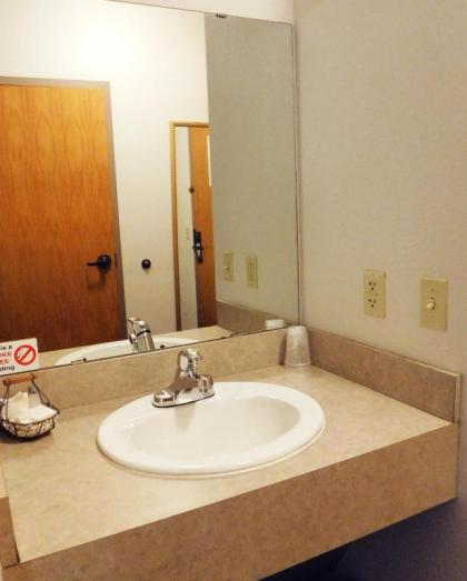 Americas Best Value Inn Fredonia - image 3