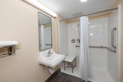 Red Roof Inn Freehold - image 8