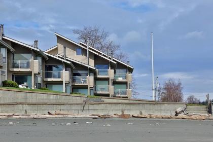 266   Beachfront Condo   mutiny Bay Washington