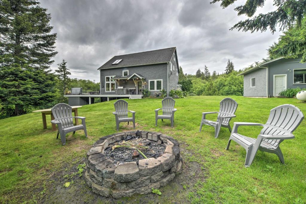 Gorgeous Whidbey Island Oasis with Deck and Hot Tub! - image 2