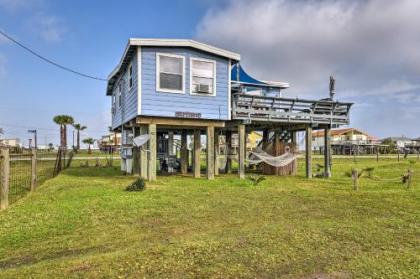 Vibrant Beach Escape with Yard 1 mi to Fish and Swim Texas