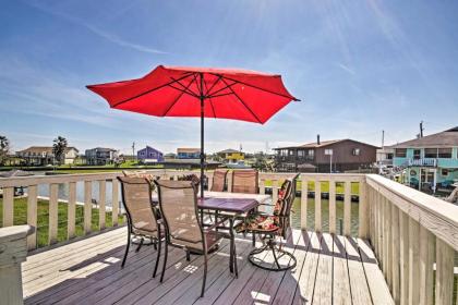 Waterfront Haven with Grill - 9 Mi to Surfside Beach