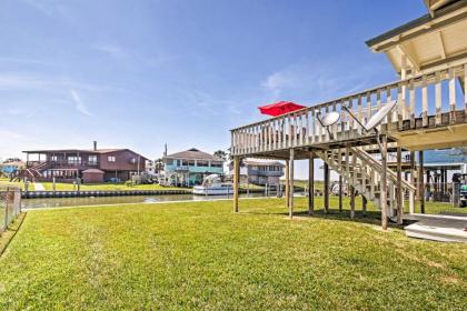 Waterfront Haven with Grill - 9 Mi to Surfside Beach - image 2