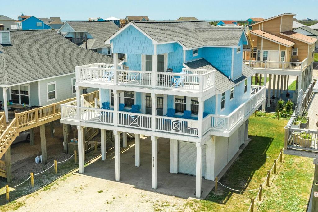 Annie by the Sea - Direct Oceanfront Views from Multi-Tiered Deck! - image 7