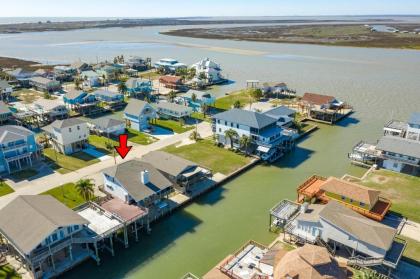 Waterfront Haven - Beautiful Bay Home with 2 Boat Slips! - image 2