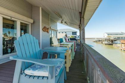 Waterfront Haven - Beautiful Bay Home with 2 Boat Slips! - image 3