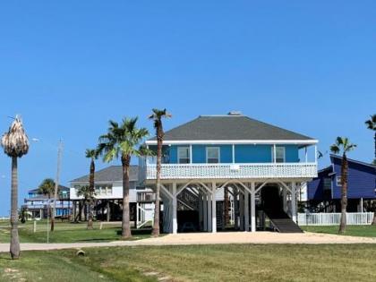 Casita at the Pass   Cute Beach Getaway Filtered Views of Gulf and Bay Freeport Texas