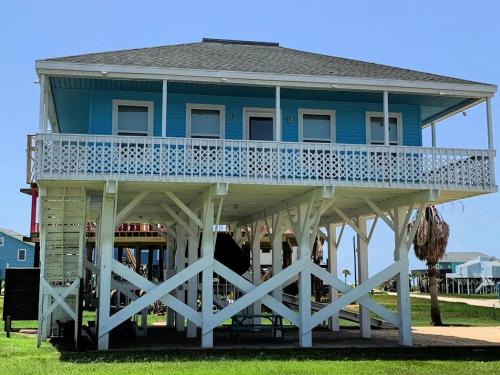 Casita at the Pass - Cute Beach Getaway Filtered Views of Gulf and Bay! - image 2