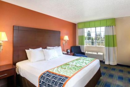 Days Inn by Wyndham Fremont - image 11