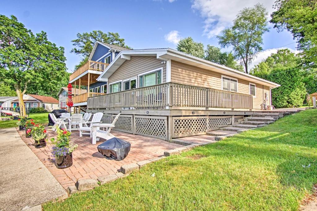 Lake George Cottage on the Lane with Dock and Kayaks! - image 7