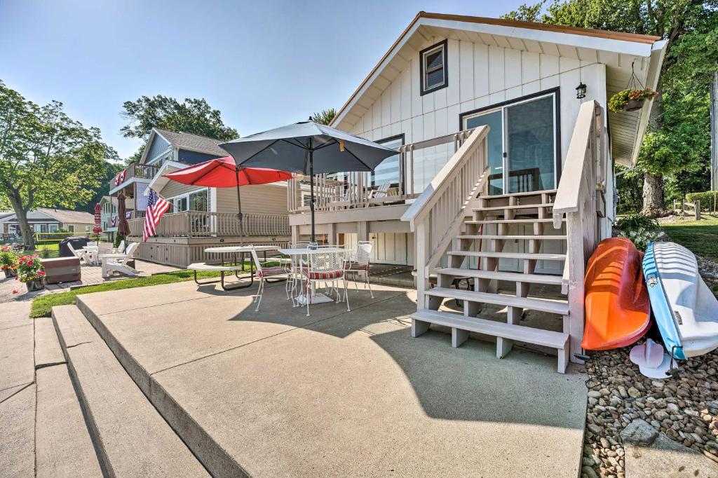 Lake George Cottage with Dock Fire Pit and Kayaks - image 2