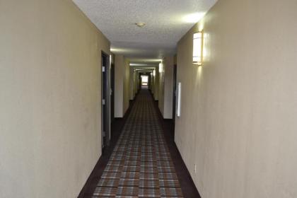 Countryside Inn & Suites - image 8