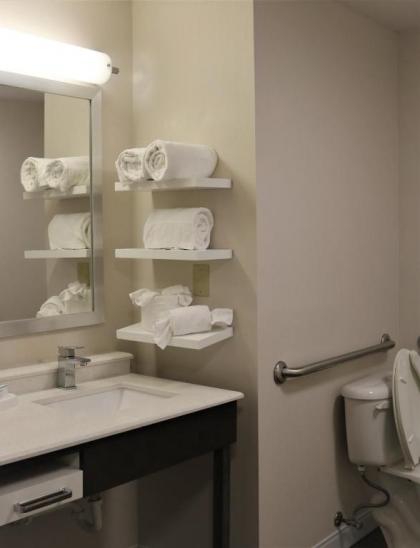 Hampton Inn & Suites Fremont - image 14