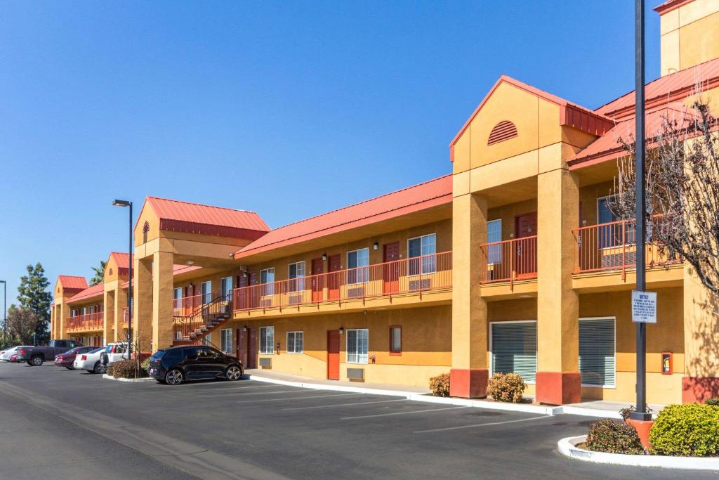 Quality Inn Fresno Near University - main image