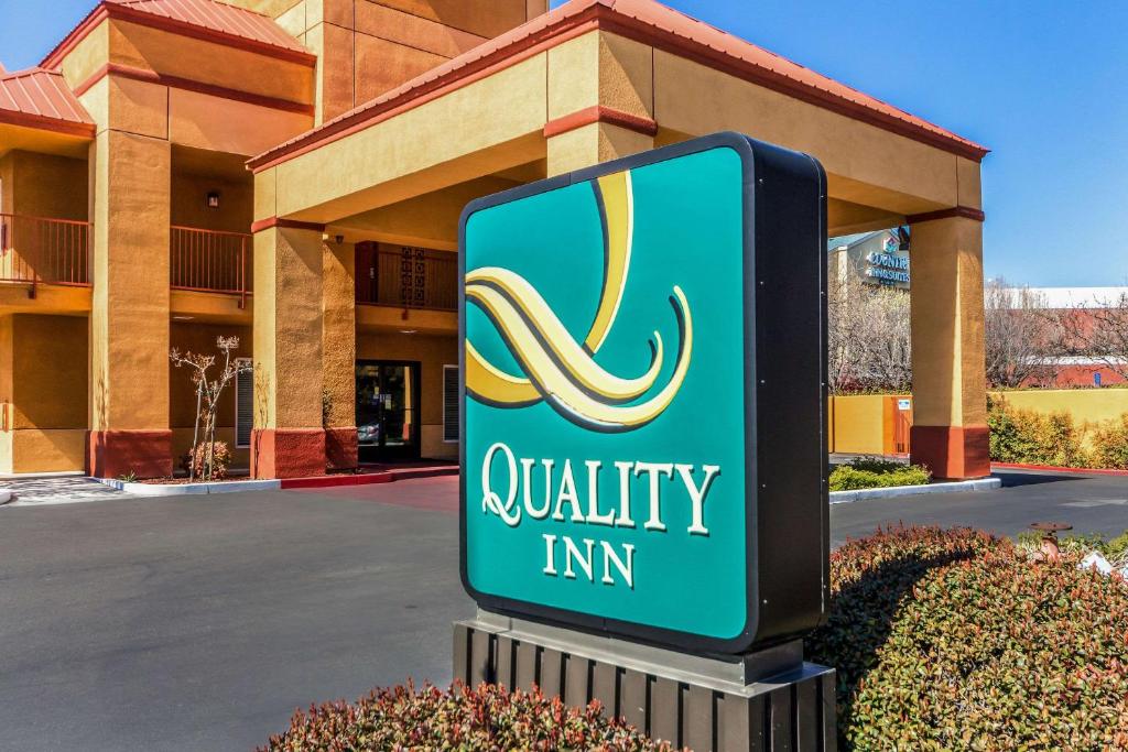 Quality Inn Fresno Near University - image 4