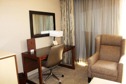 DoubleTree by Hilton Fresno Convention Center - image 3