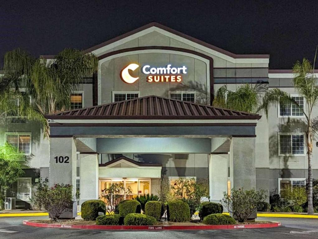 Comfort Suites Fresno River Park - main image