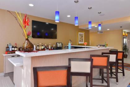 Best Western Plus Fresno Airport Hotel - image 13