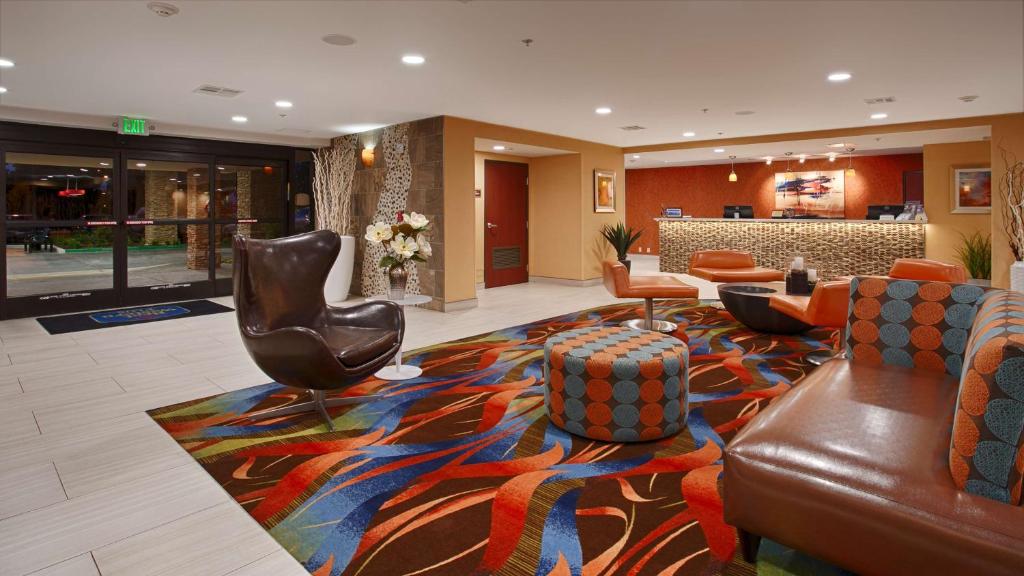 Best Western Plus Fresno Airport Hotel - image 2