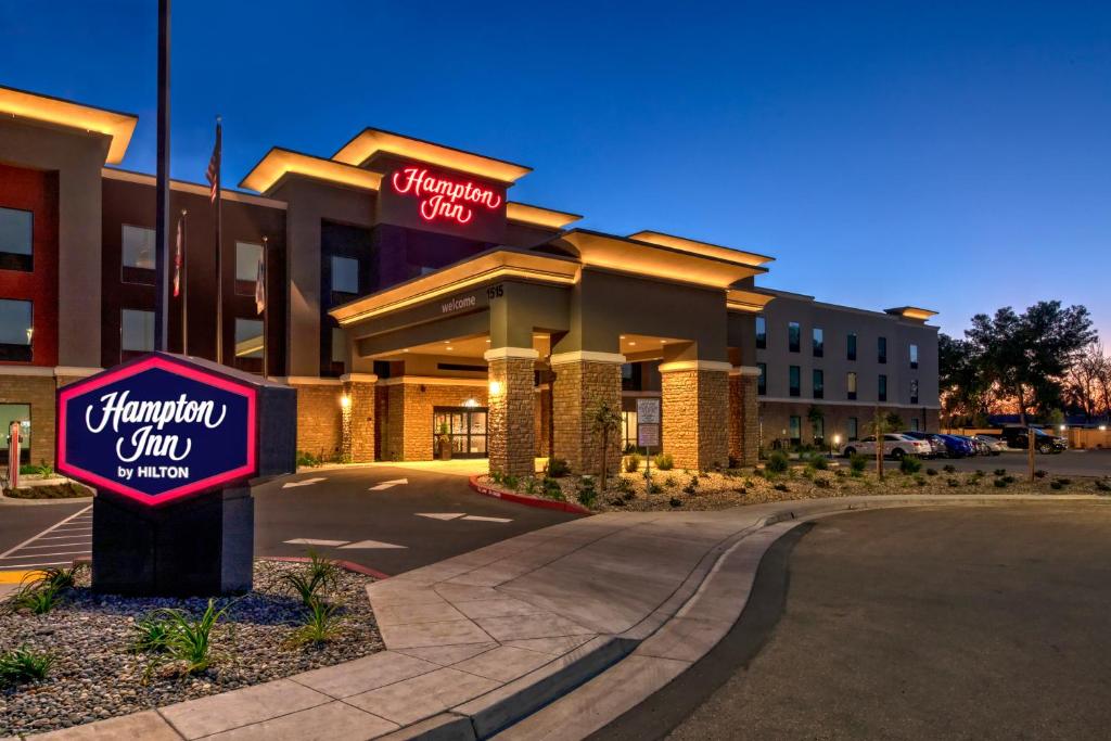 Hampton Inn Fresno Airport - main image