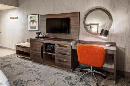 Hampton Inn Fresno Airport - image 5