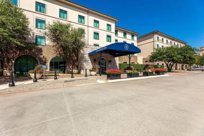 Sheraton Hotel Stonebriar - image 2