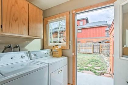 Dog-Friendly Townhome with Yard Walk to DTWN Frisco! - image 4