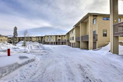 Sleek Frisco Townhome with Views 8 Mi to Copper Mtn - image 3