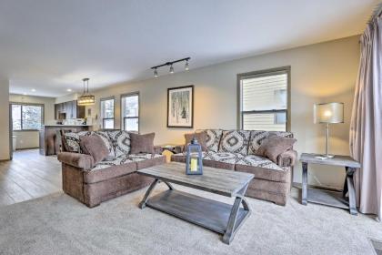 Sleek Frisco Townhome with Views 8 Mi to Copper Mtn - image 4