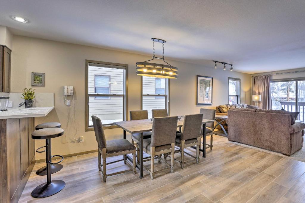 Sleek Frisco Townhome with Views 8 Mi to Copper Mtn - image 7