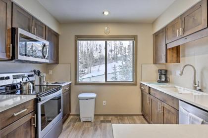 Sleek Frisco Townhome with Views 8 Mi to Copper Mtn - image 8