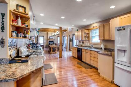 Rocky Mountain Outpost Home 8 Bedrooms Dog Friendly - image 5