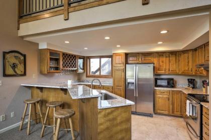 Condo with Loft and mtn View about Walk to main St Frisco Colorado