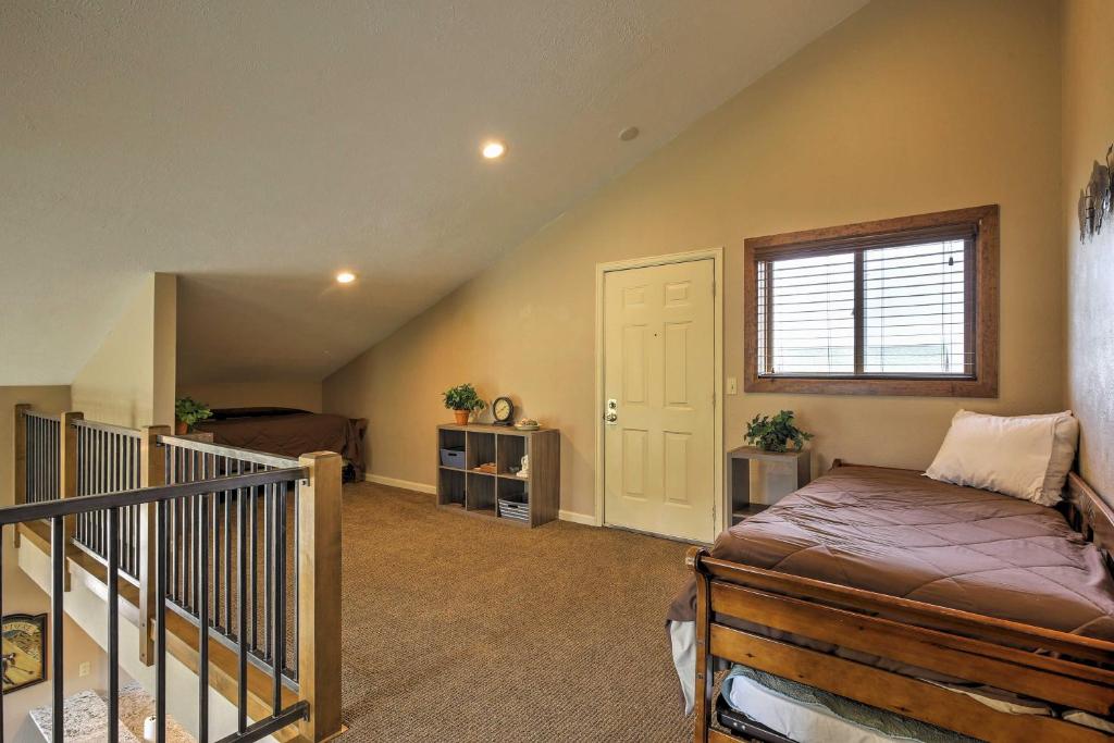 Condo with Loft and Mtn View about Walk to Main St Frisco! - image 7