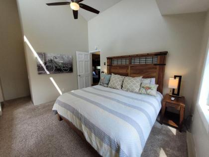 Creekside Home - Contemporary 3br/3ba Home Walking Distance to Frisco Main St and Free Shuttle - image 1