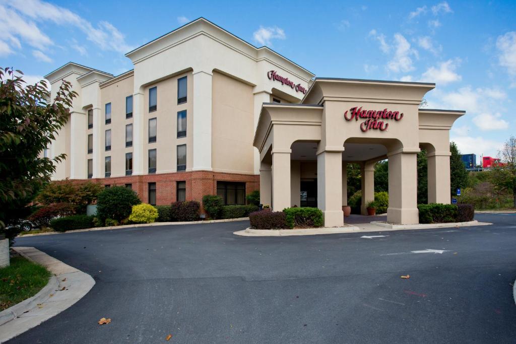 Hampton Inn Front Royal - main image