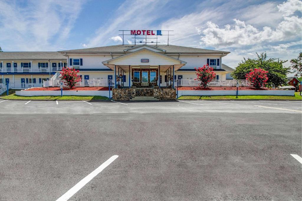 Motel 6-Front Royal VA - main image