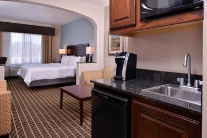 Holiday Inn Express & Suites Pittsburg an IHG Hotel - image 17