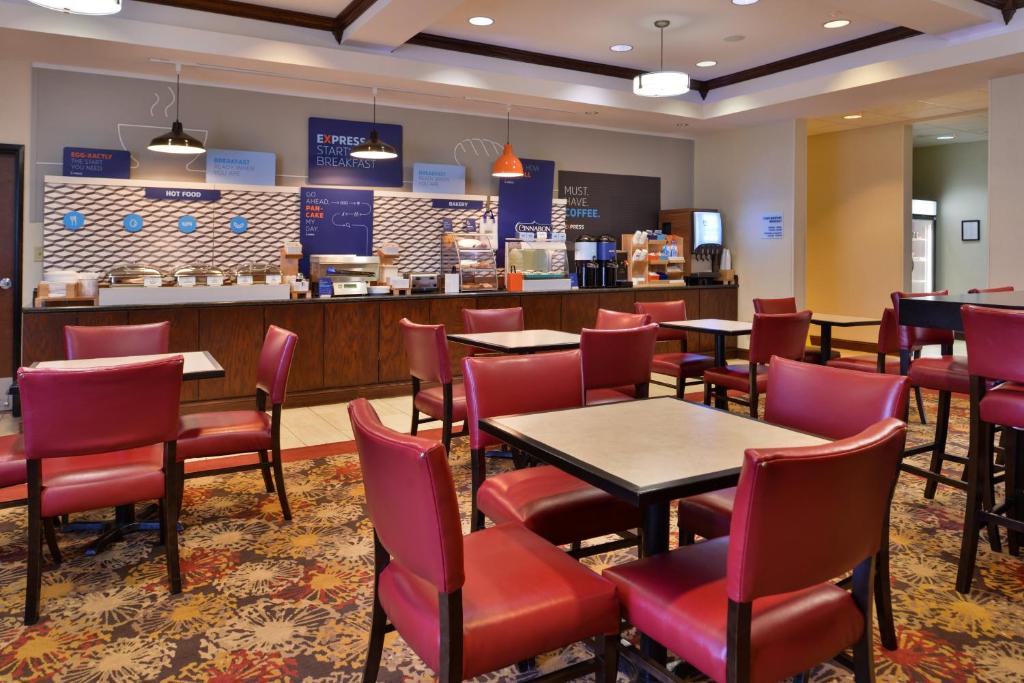 Holiday Inn Express & Suites Pittsburg an IHG Hotel - image 6