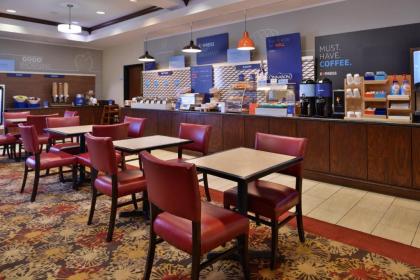 Holiday Inn Express & Suites Pittsburg an IHG Hotel - image 8