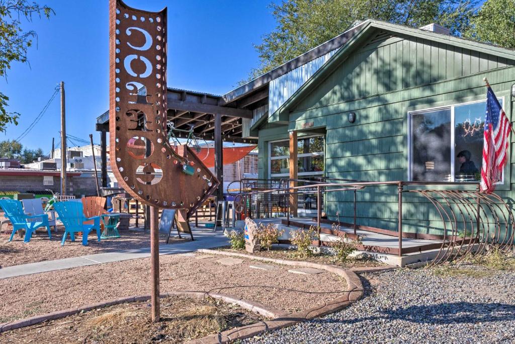 Updated Fruita Cottage - 1 Block to Downtown! - image 2