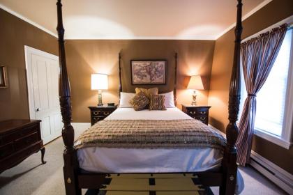 Admiral Peary Inn Bed & Breakfast - image 8