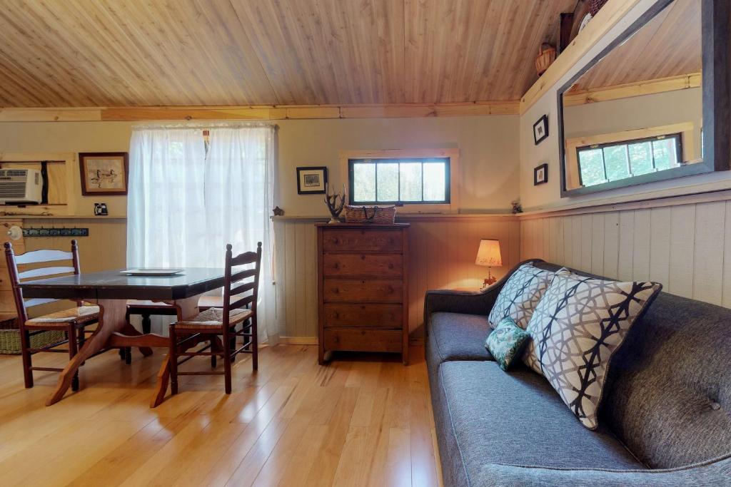 The Cabin at Fryeburg - image 4