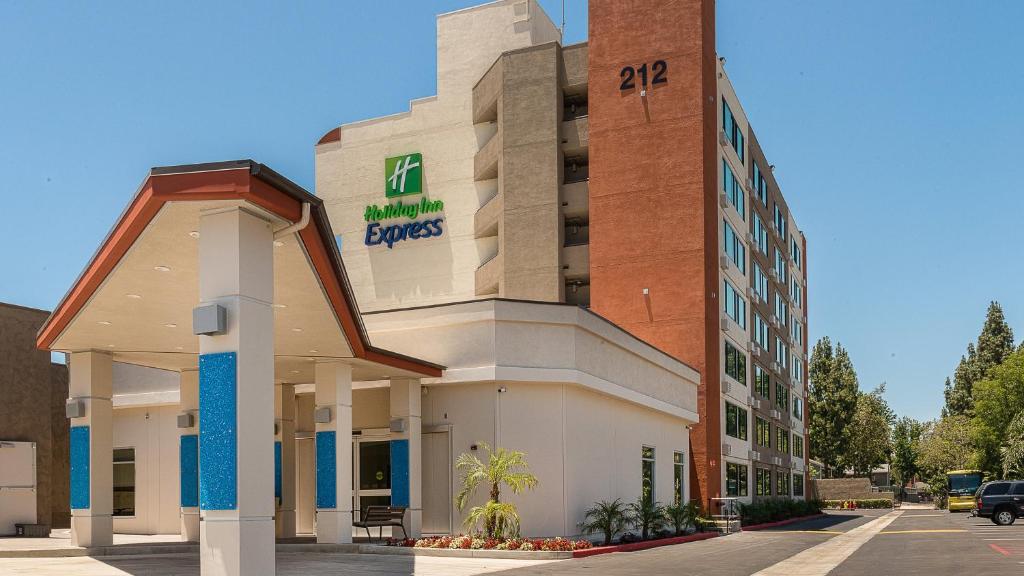 Holiday Inn Express Fullerton-Anaheim an IHG Hotel - main image