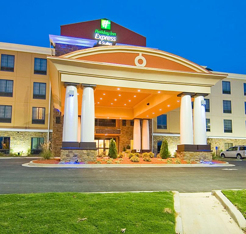 Holiday Inn Express Fulton - main image
