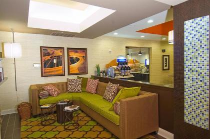 Holiday Inn Express Fulton - image 10